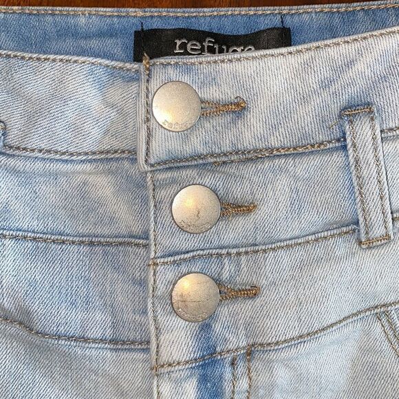 Refuge Lightwash High Rise Denim Jean Shorts Size 2 - Picture 4 of 9